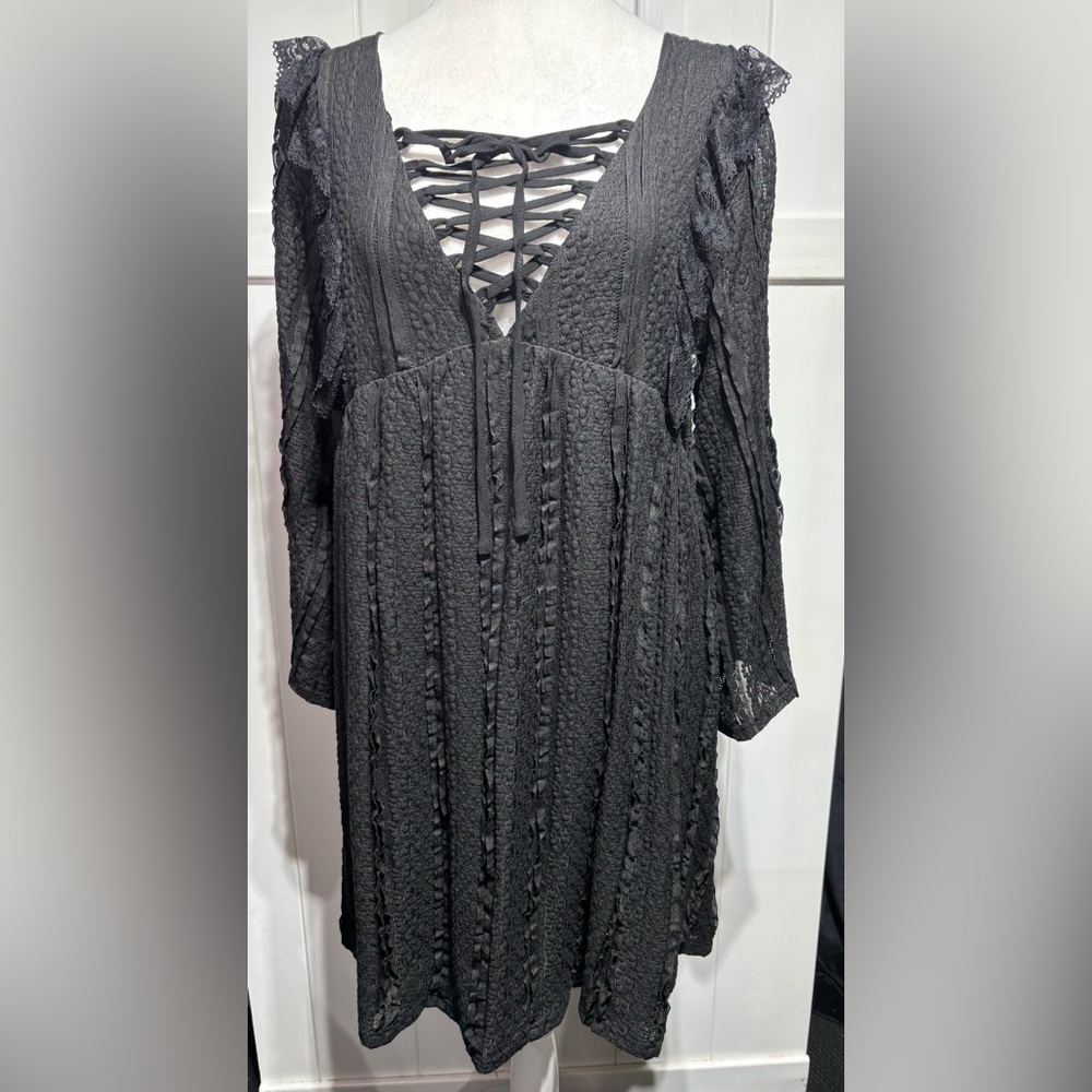 New POL black lace dress - Picture 2 of 8